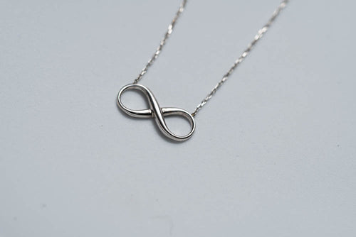 Gold Infinity Medal Chain White Gold - Cadena Medalla Infinito en Oro Blanco