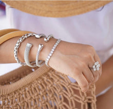 Load image into Gallery viewer, Modern bracelet white gold 14 Karats 14 karats spheres